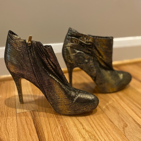 Colin Stuart black and and gold bootie.  Size 11 - Picture 2 of 8